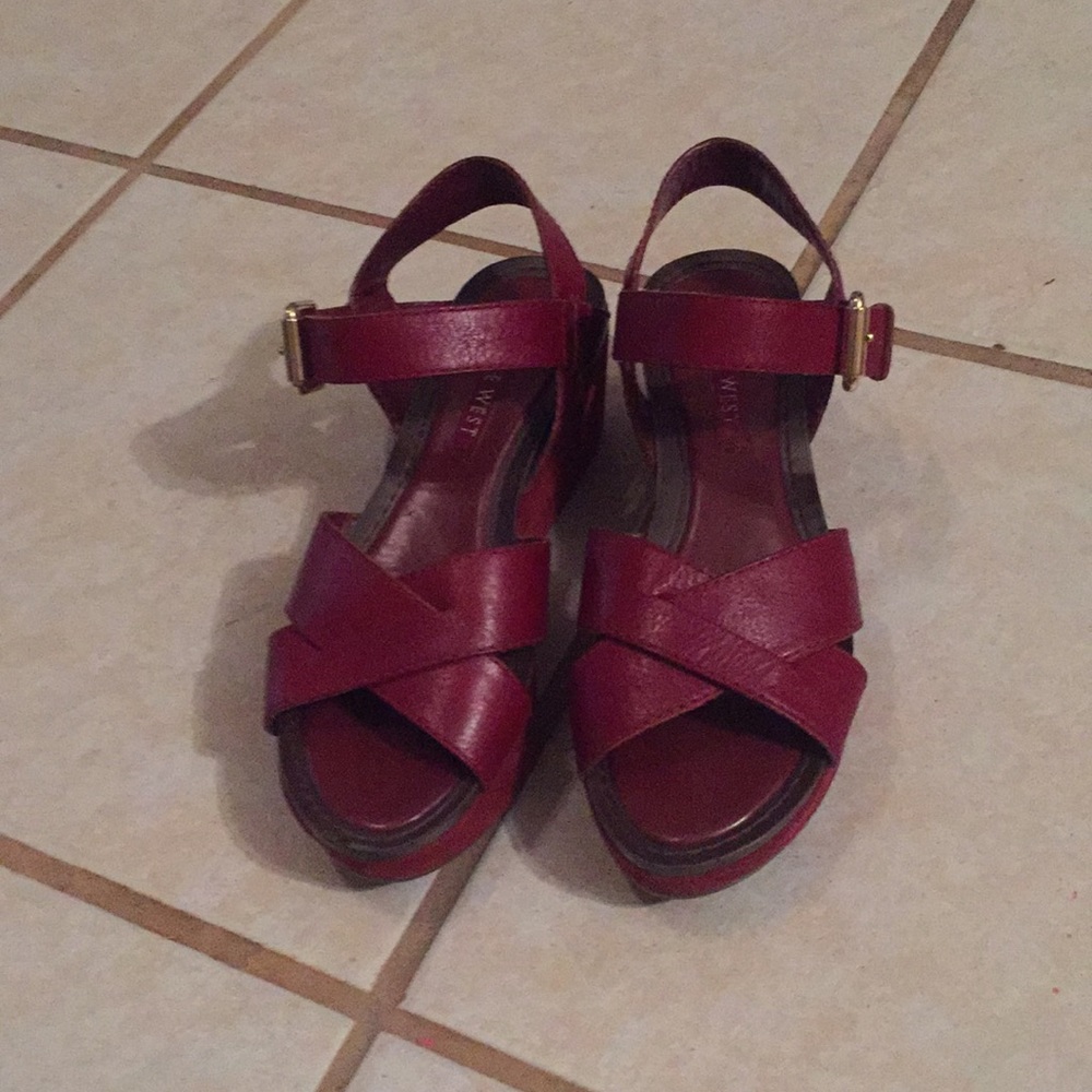 Red leather Nine West platform sandals 6m